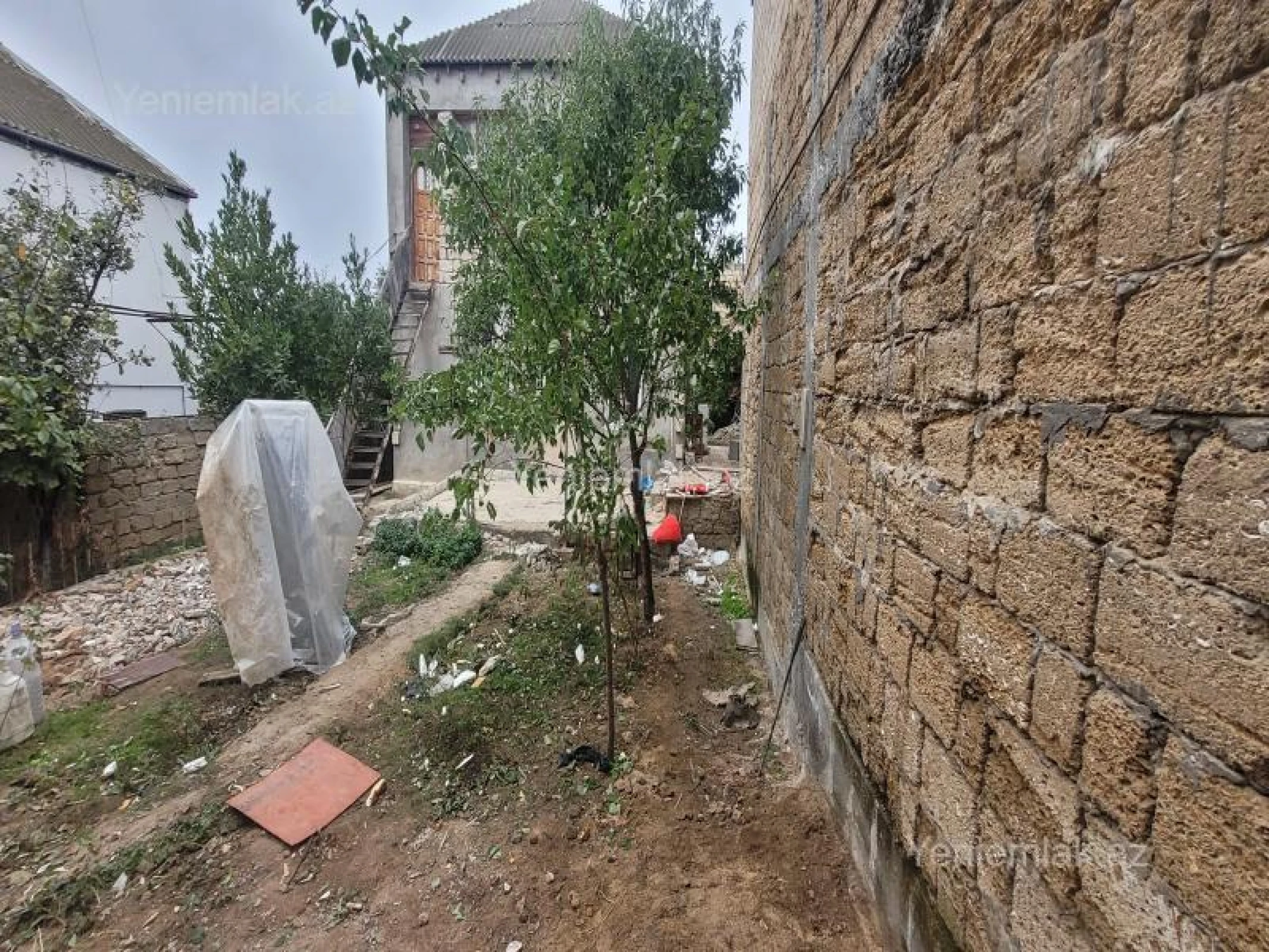 Satılır 5 otaqlı həyət evi 180 m²