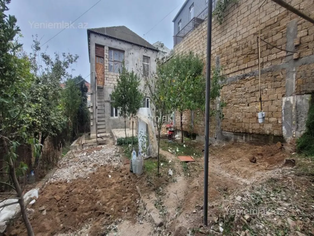 Satılır 5 otaqlı həyət evi 180 m²