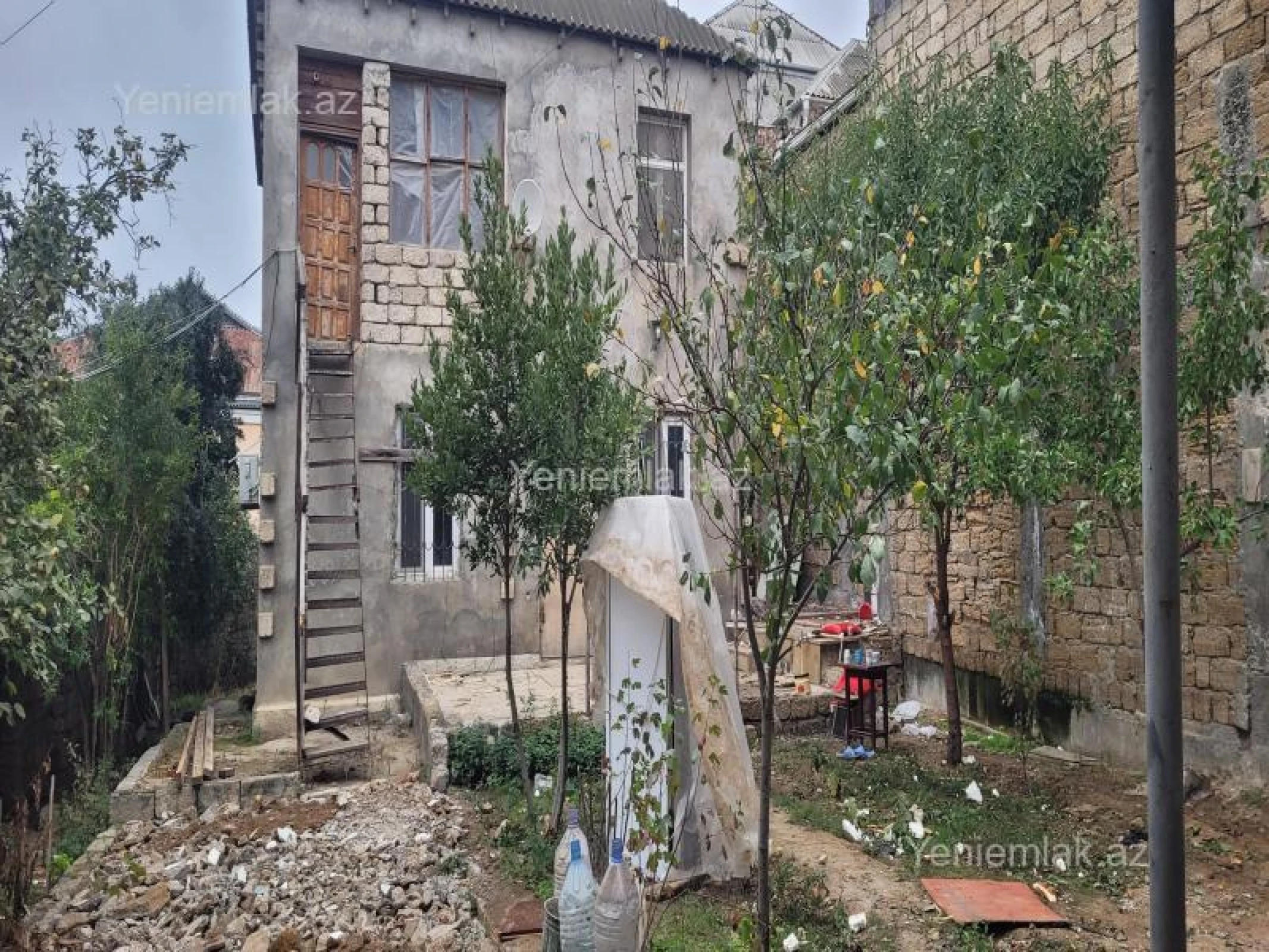 Satılır 5 otaqlı həyət evi 180 m²