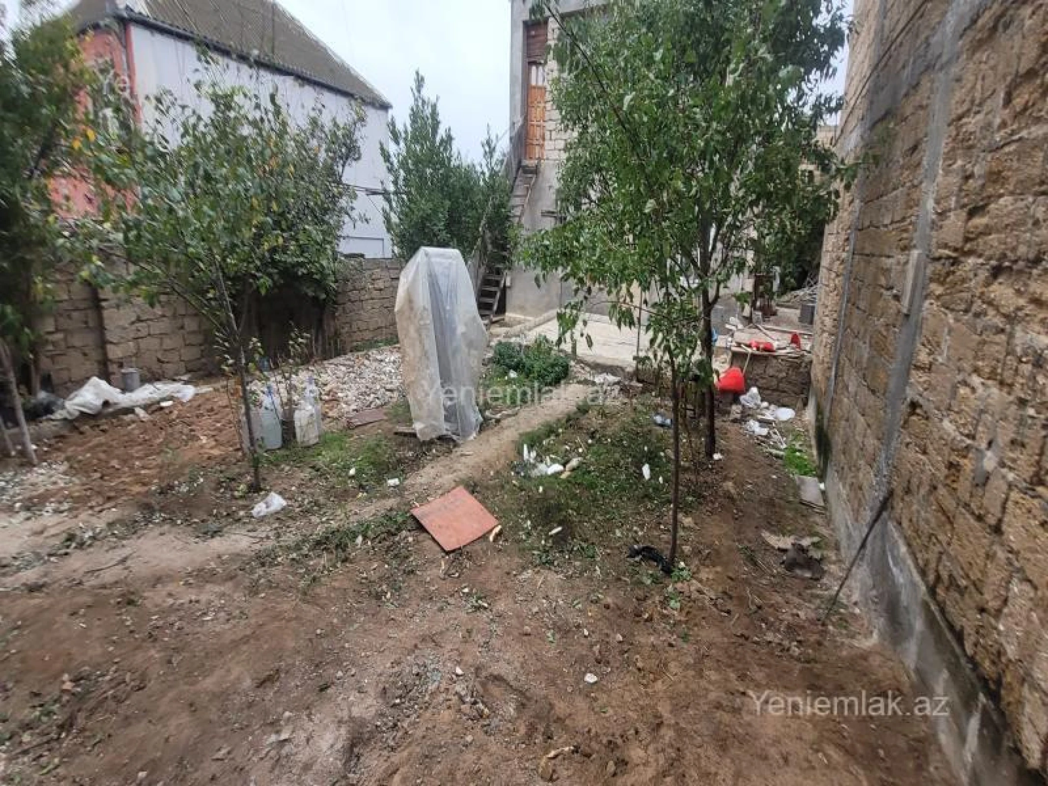 Satılır 5 otaqlı həyət evi 180 m²