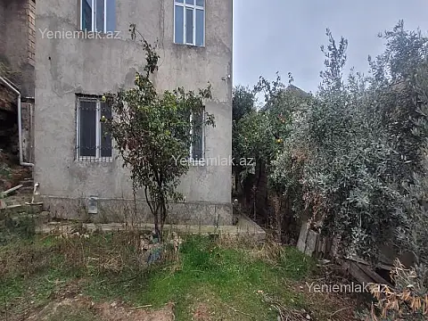 Satılır 5 otaqlı həyət evi 180 m²