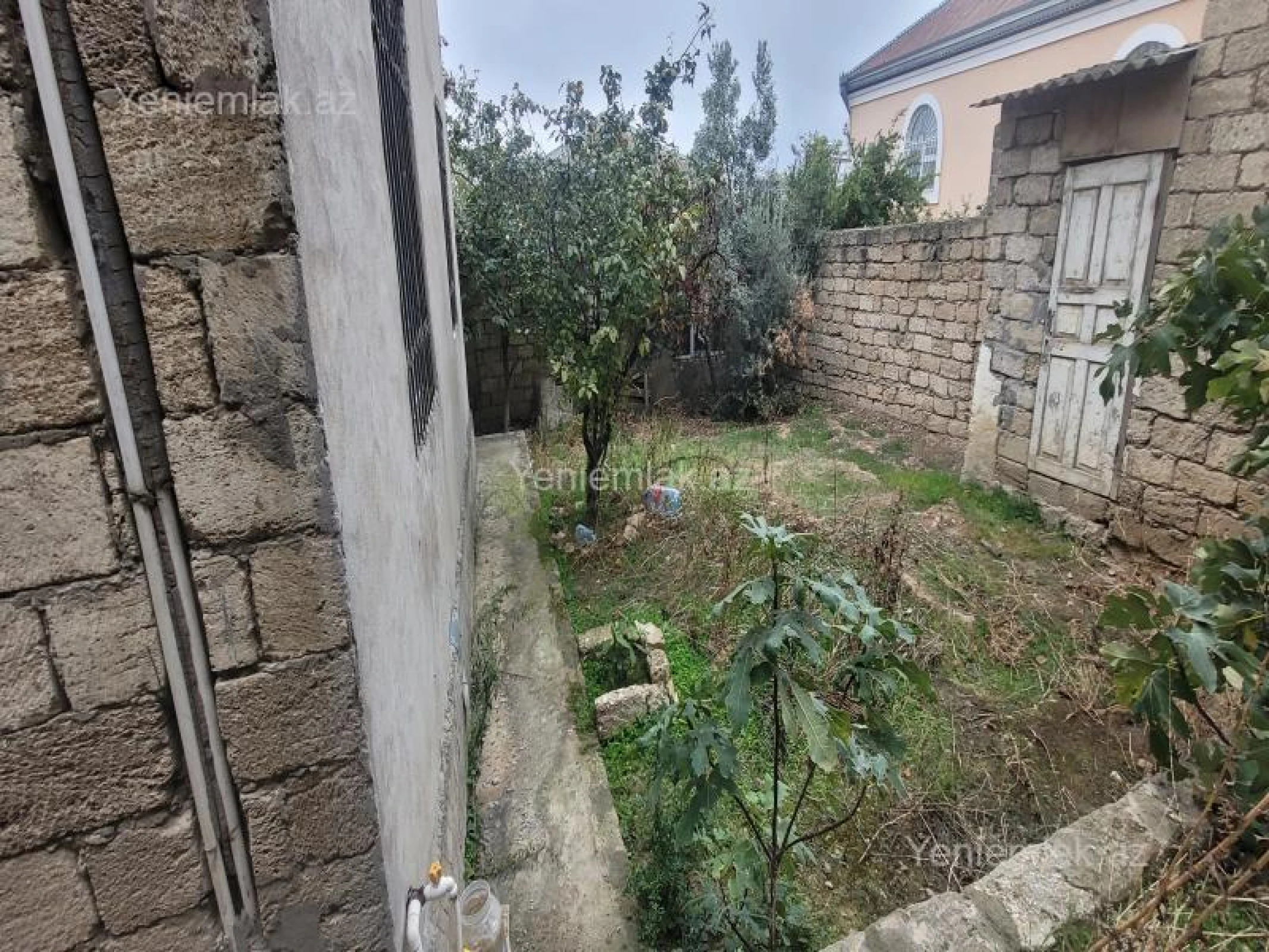Satılır 5 otaqlı həyət evi 180 m²