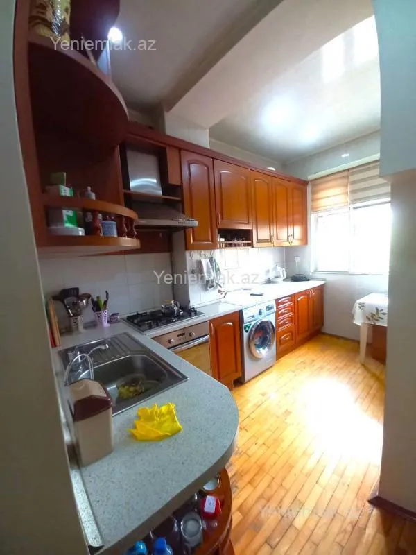 Satılır 3 otaqlı köhnə tikili 80 m²