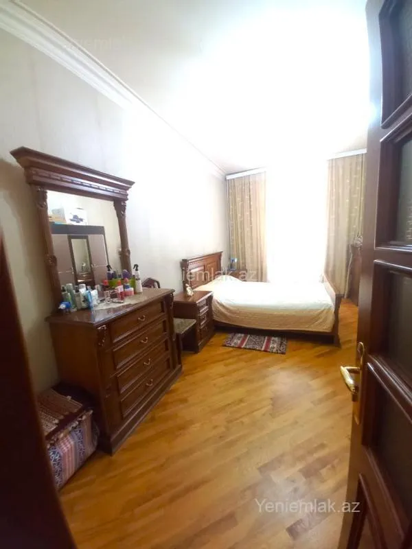 Satılır 3 otaqlı köhnə tikili 80 m²