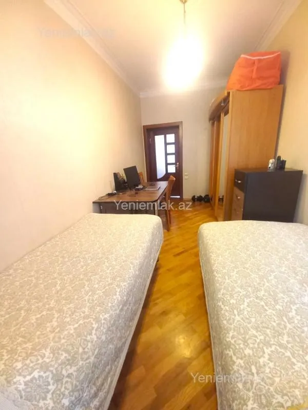 Satılır 3 otaqlı köhnə tikili 80 m²