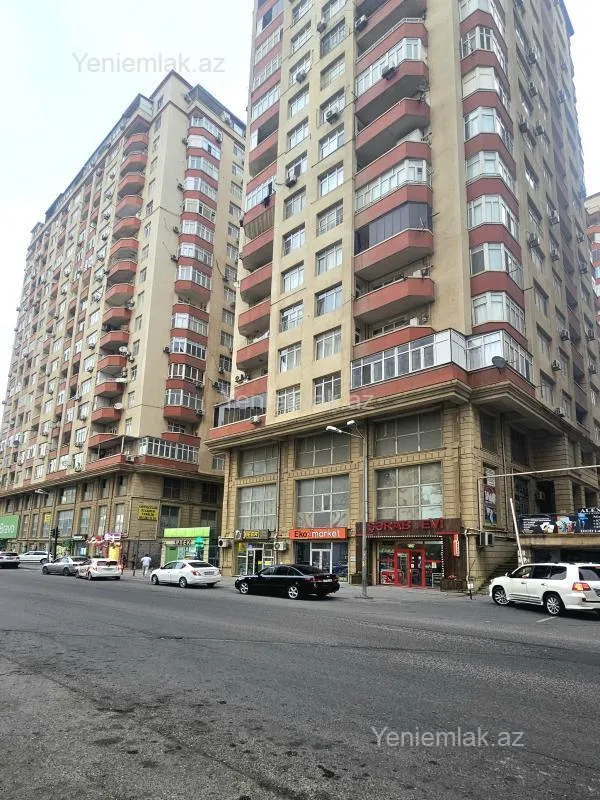 Satılır 3 otaqlı yeni tikili 138 m²