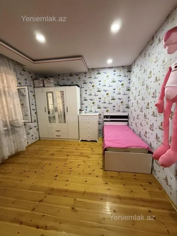 Satılır 5 otaqlı həyət evi 200 m²