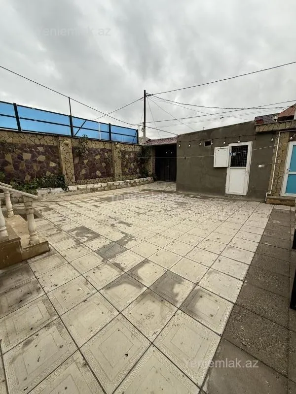Satılır 5 otaqlı həyət evi 200 m²