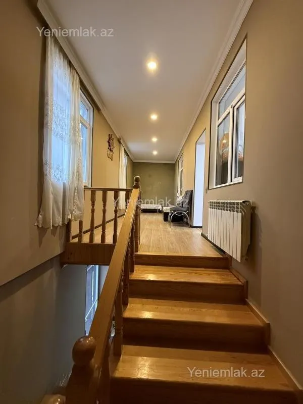 Satılır 5 otaqlı həyət evi 200 m²