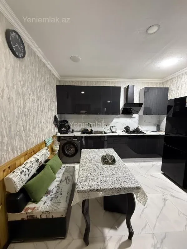 Satılır 5 otaqlı həyət evi 200 m²