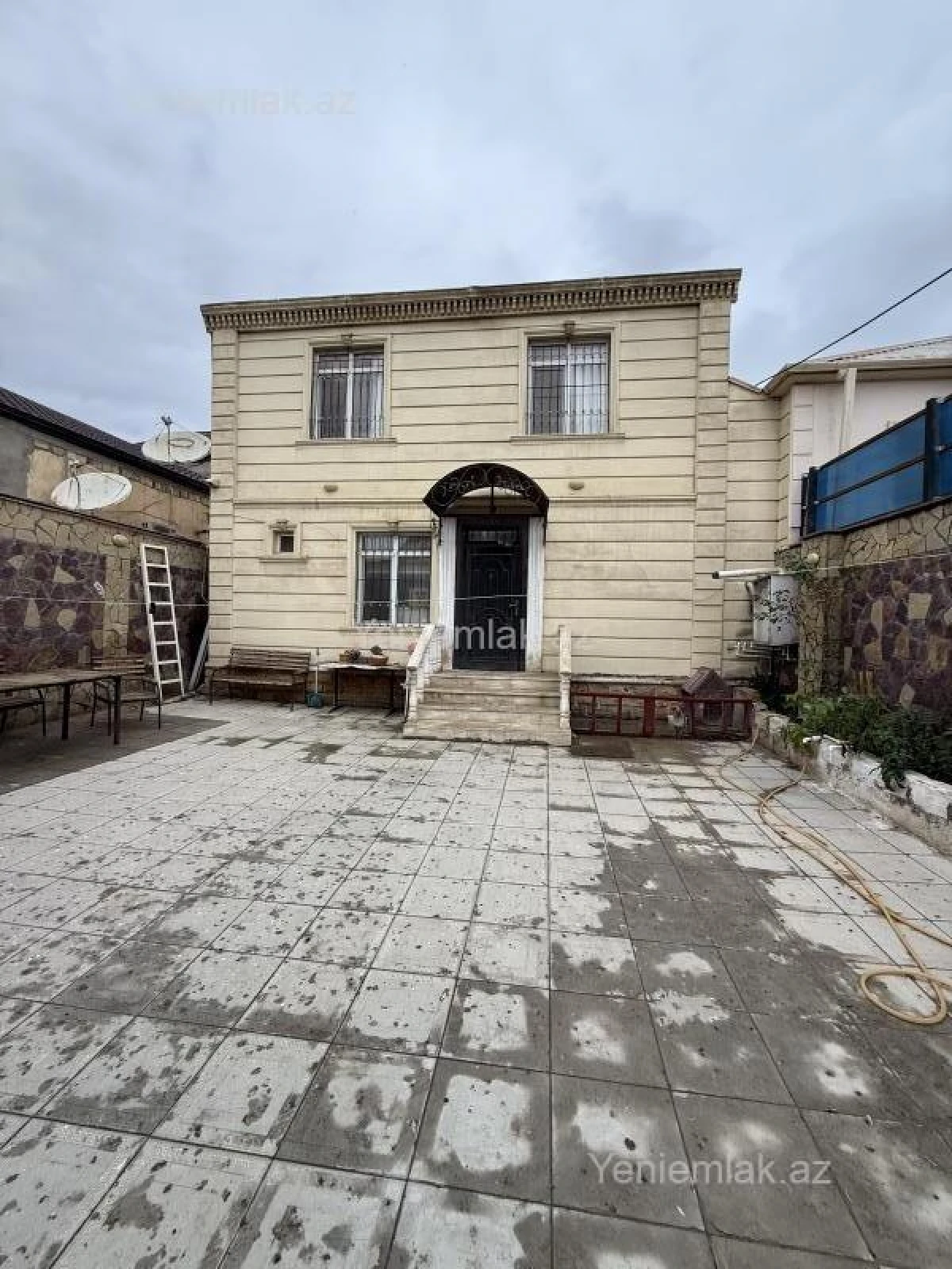 Satılır 5 otaqlı həyət evi 200 m²