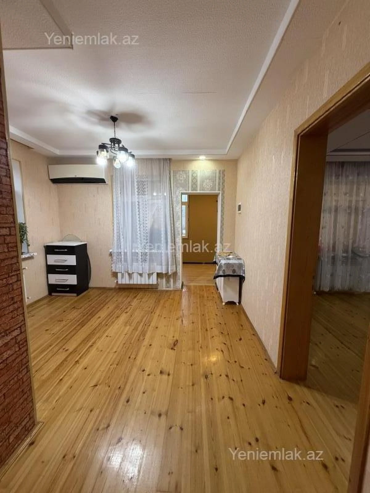 Satılır 5 otaqlı həyət evi 200 m²