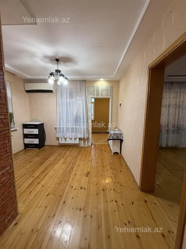 Satılır 5 otaqlı həyət evi 200 m²