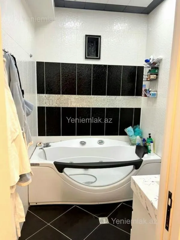 Satılır 3 otaqlı yeni tikili 143 m²