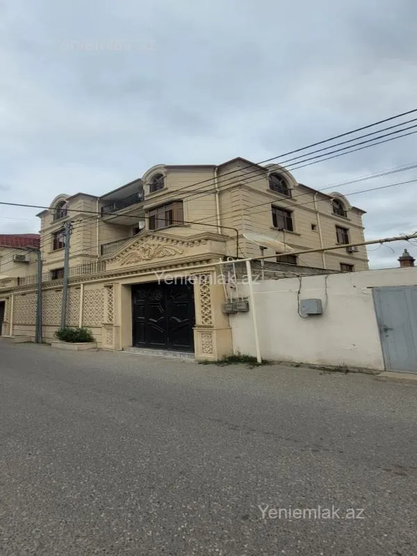 Satılır 7 otaqlı həyət evi 700 m²