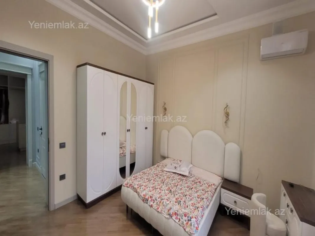 Satılır 7 otaqlı həyət evi 700 m²