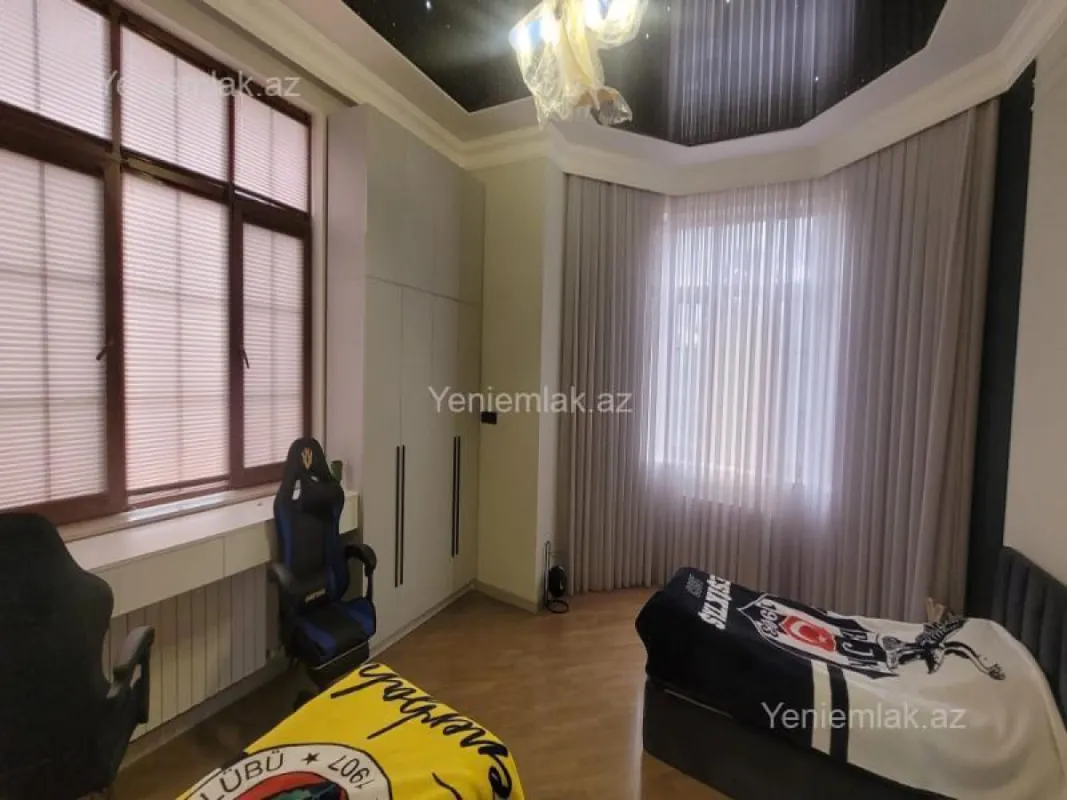 Satılır 7 otaqlı həyət evi 700 m²