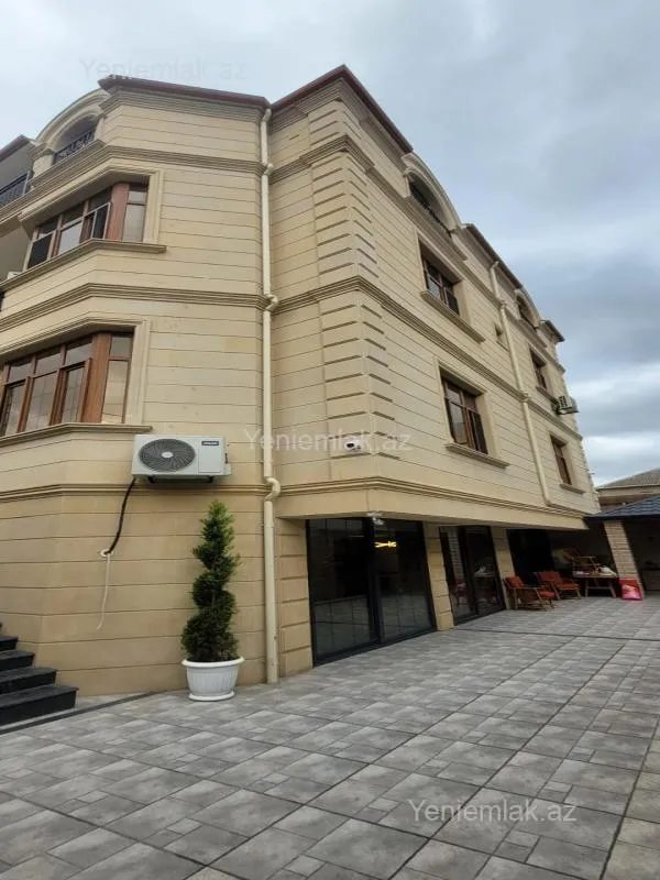 Satılır 7 otaqlı həyət evi 700 m²