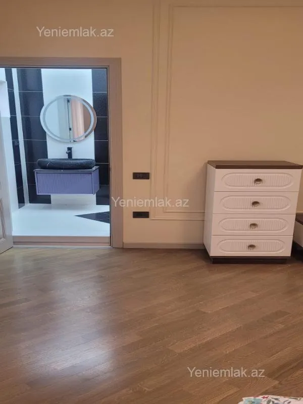 Satılır 7 otaqlı həyət evi 700 m²