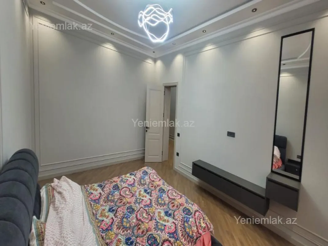 Satılır 7 otaqlı həyət evi 700 m²