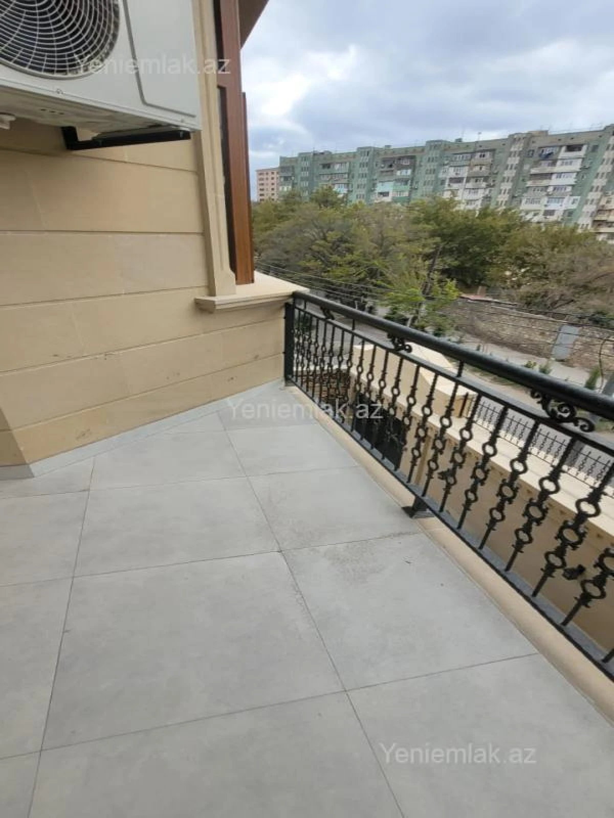 Satılır 7 otaqlı həyət evi 700 m²