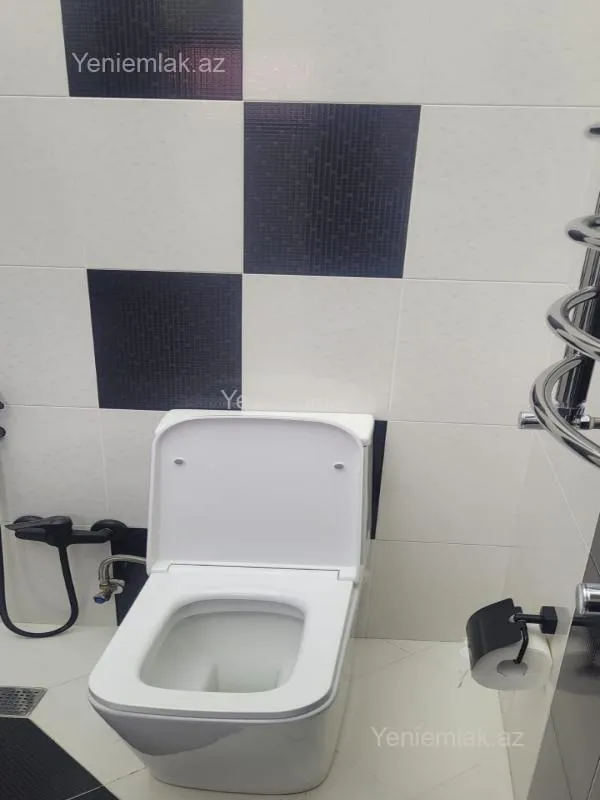 Satılır 7 otaqlı həyət evi 700 m²