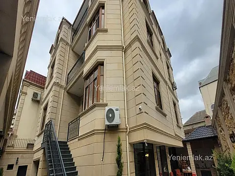 Satılır 7 otaqlı həyət evi 700 m²