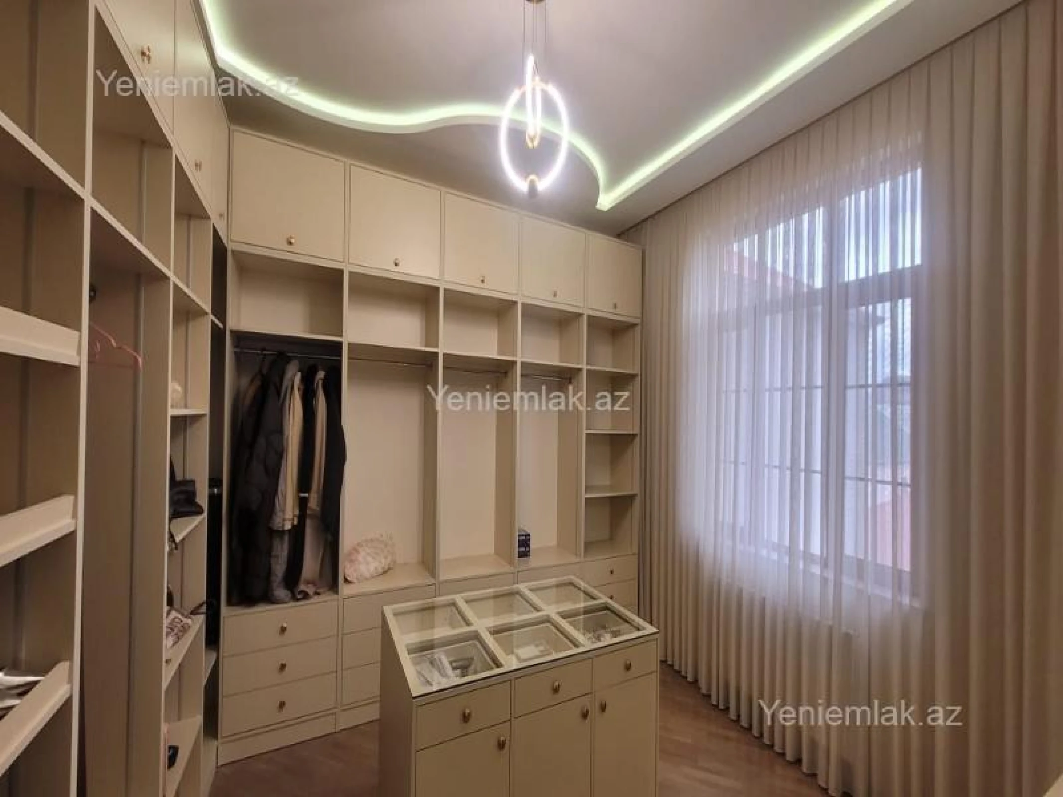 Satılır 7 otaqlı həyət evi 700 m²