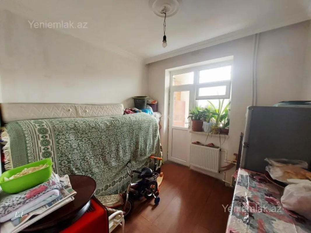 Satılır 5 otaqlı köhnə tikili 105 m²