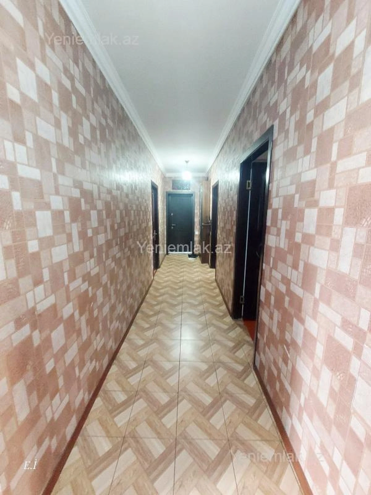 Satılır 5 otaqlı köhnə tikili 105 m²