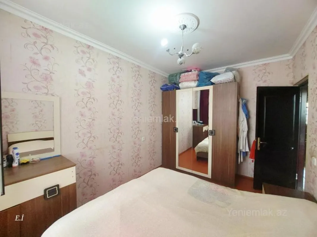 Satılır 5 otaqlı köhnə tikili 105 m²