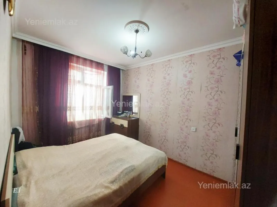 Satılır 5 otaqlı köhnə tikili 105 m²