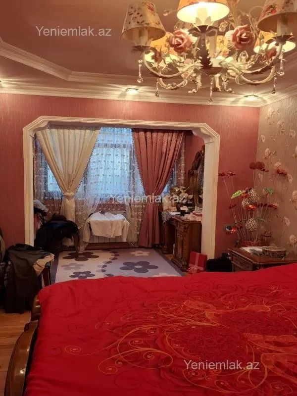 Satılır 4 otaqlı köhnə tikili 90 m²