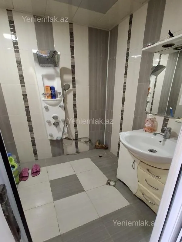 Satılır 4 otaqlı köhnə tikili 90 m²