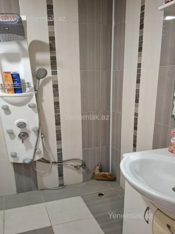 Satılır 4 otaqlı köhnə tikili 90 m²