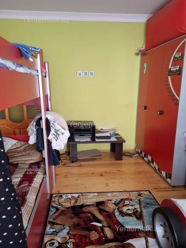 Satılır 4 otaqlı köhnə tikili 90 m²
