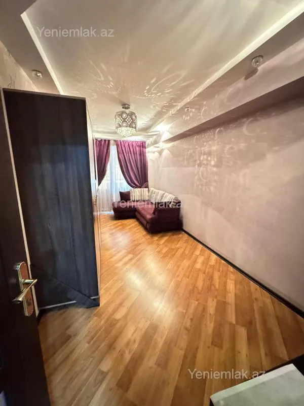 Satılır 4 otaqlı köhnə tikili 120 m²