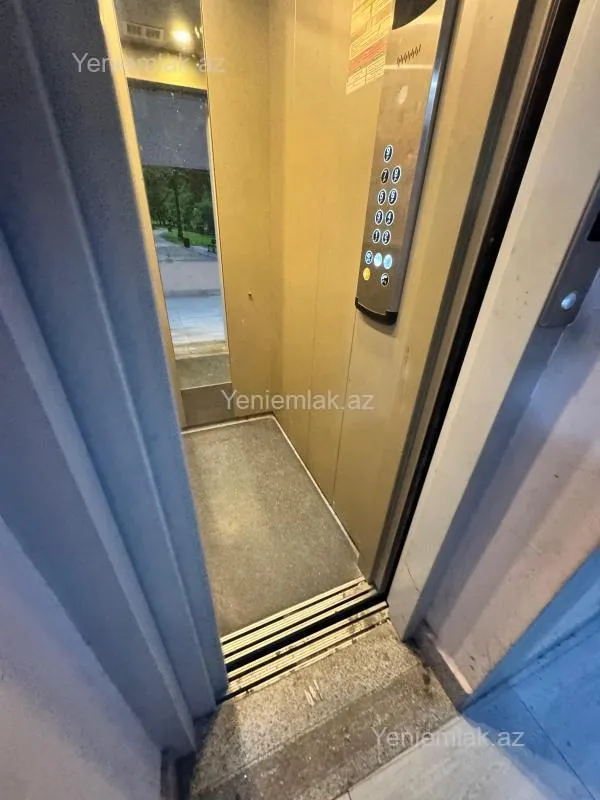 Satılır 4 otaqlı köhnə tikili 120 m²