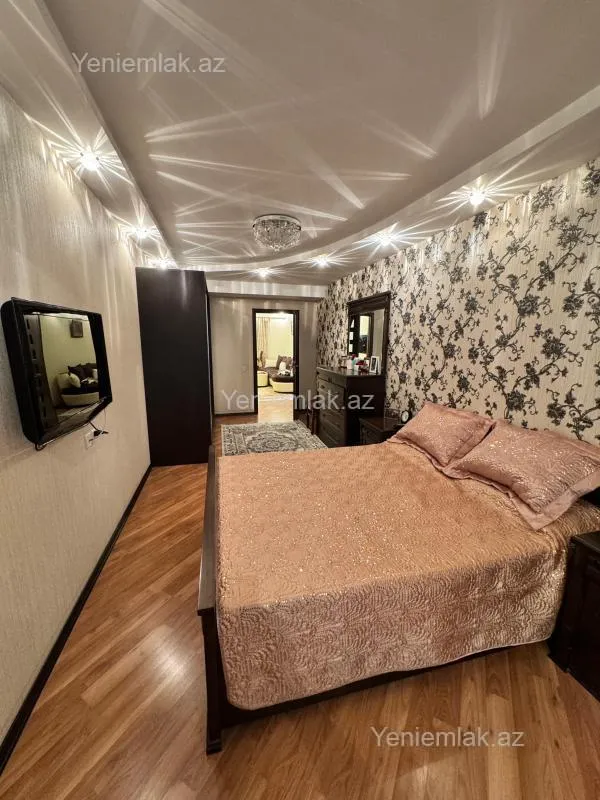 Satılır 4 otaqlı köhnə tikili 120 m²