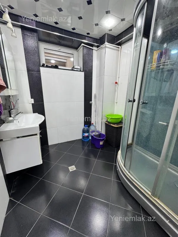 Satılır 4 otaqlı köhnə tikili 120 m²