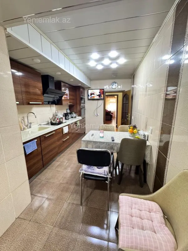 Satılır 4 otaqlı köhnə tikili 120 m²