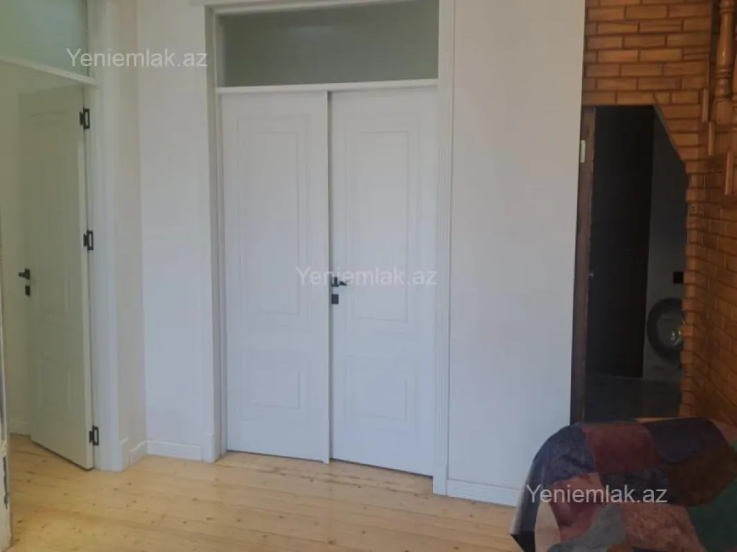 Satılır 4 otaqlı həyət evi 240 m²