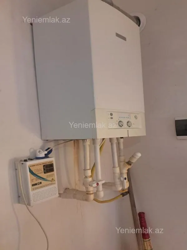 Satılır 4 otaqlı həyət evi 240 m²