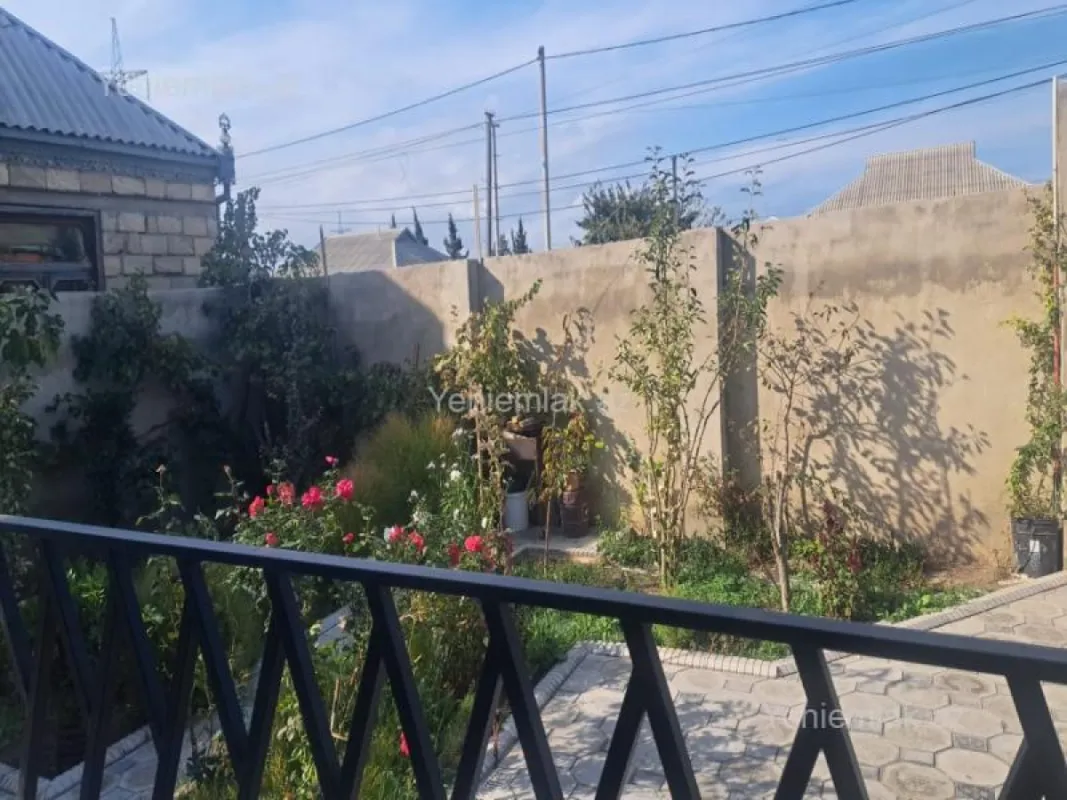 Satılır 4 otaqlı həyət evi 240 m²