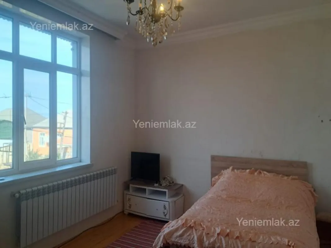 Satılır 4 otaqlı həyət evi 240 m²