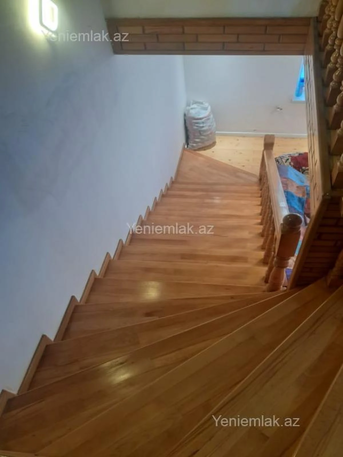 Satılır 4 otaqlı həyət evi 240 m²