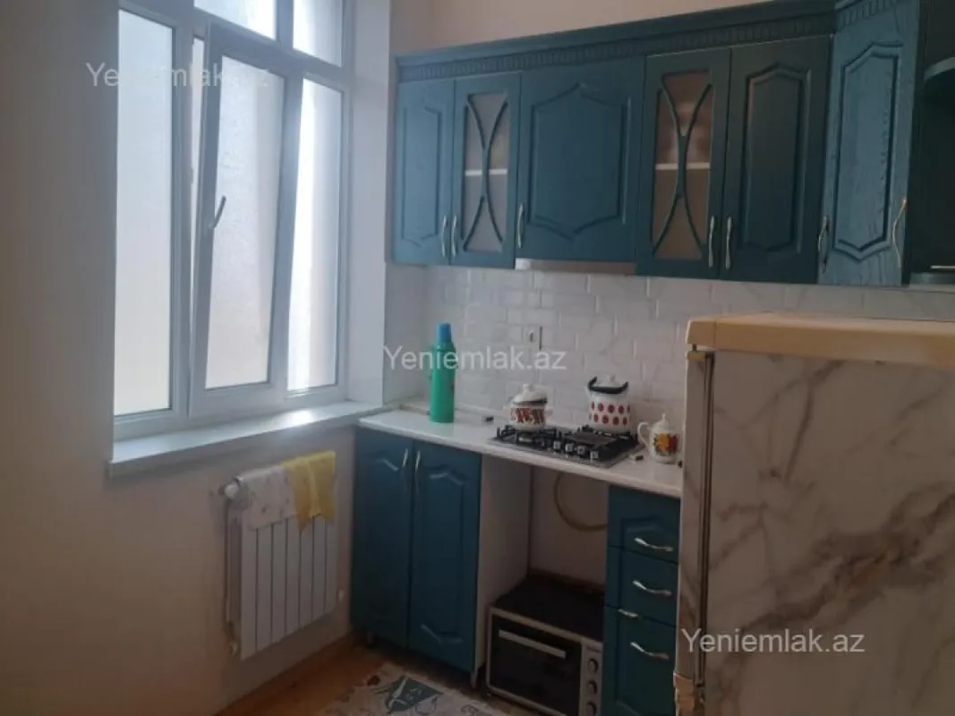 Satılır 4 otaqlı həyət evi 240 m²