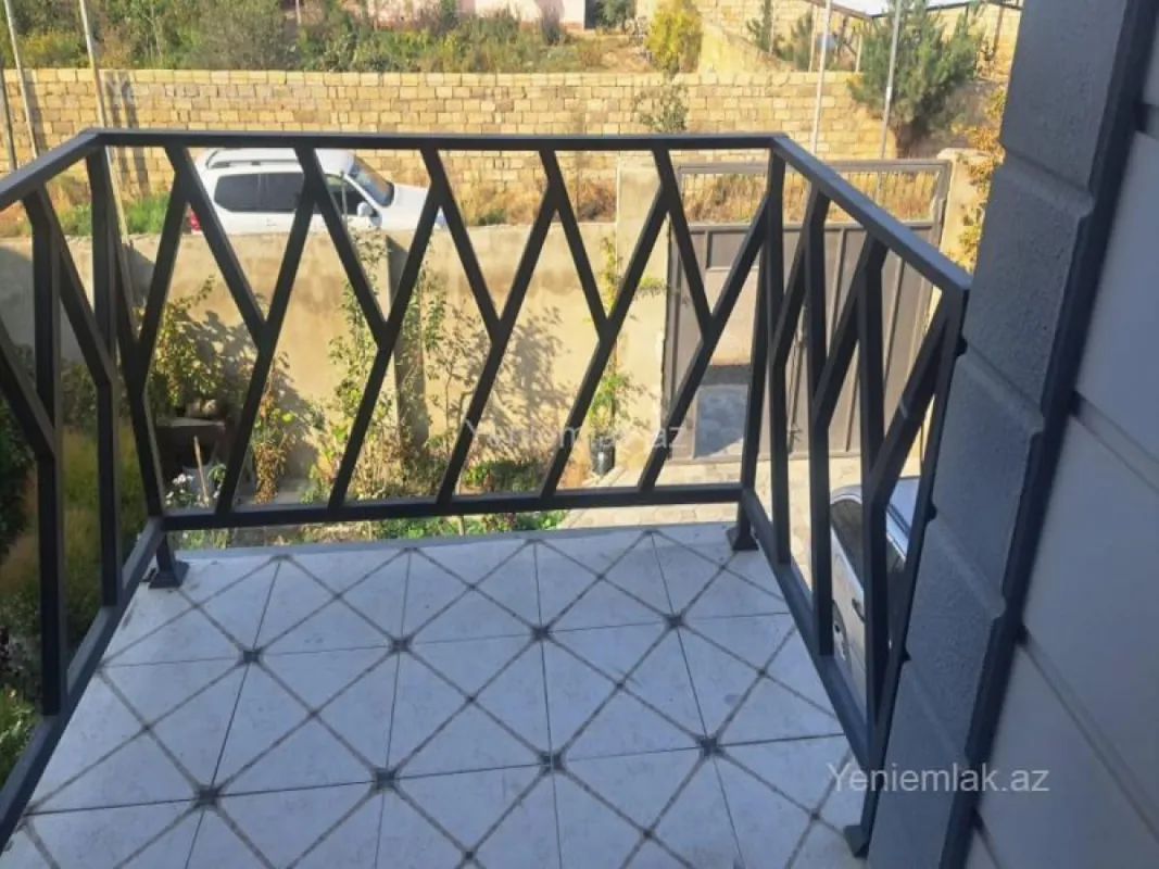 Satılır 4 otaqlı həyət evi 240 m²
