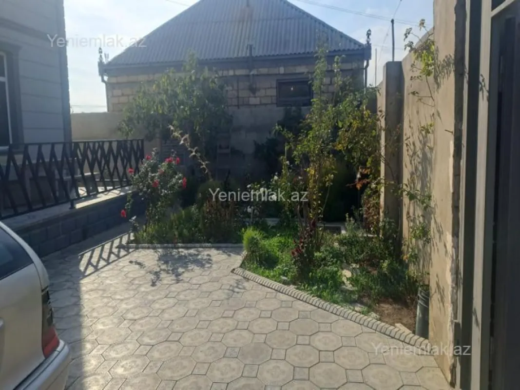 Satılır 4 otaqlı həyət evi 240 m²