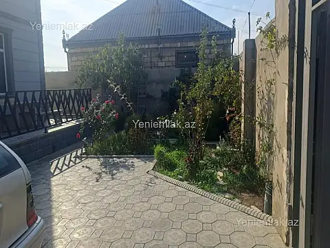 Satılır 4 otaqlı həyət evi 240 m²